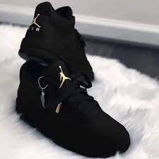 Sur notre boutique en ligne, nous vous proposons un très grand choix de baskets de basketball pour homme, femme et enfant. Chaussure Jordan Femme