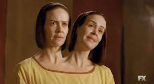 An anthology horror drama series centering on different characters and locations, including a house with a murderous past, an asylum, a witch coven, . Merinding Kisah Nyata 10 Karakter Wanita Di American Horror Story