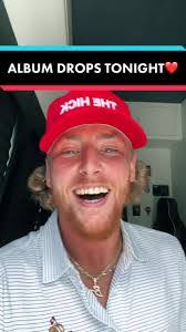 Cam Quinlan's Instagram, Twitter & Facebook