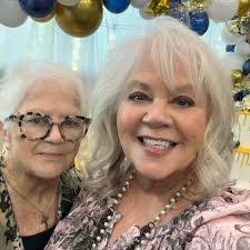 Gina Elmore's Instagram, Twitter & Facebook