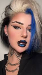 Molly Blue's Instagram, Twitter & Facebook