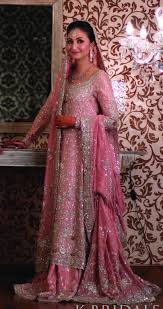 The Amazing Bunto Kazmi Does It Again For Serena Zia S Jora She Made Her A Stunning Flam With Images Pakistani Wedding Dresses Vintage Bridal Fashion Pink Bridal Lehenga
