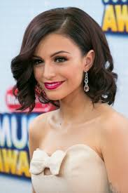Cher Lloyd With Short Hairstyle I Couldn T Tell If I Liked Her Hair Like This I Guess It Was Pre Choppy Bob Hairstyles Bob Hairstyles Side Swept Hairstyles