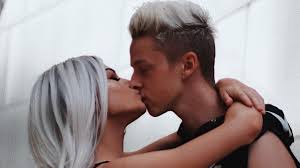 Instagram-Star Kristen Hancher streamt sich aus Versehen beim Live-Sex