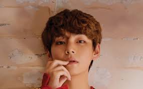 Kim seokjin aka jin is proving to be a real tease on the private chat group of the bangtan boys — here's how bts: Bts Kim Taehyung Is Chosen As The Most Handsome Man Of 2021