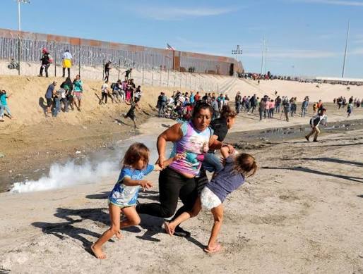 Migrant mother seen fleeing tear gas with children: 'I felt I was going to  die' - ABC News