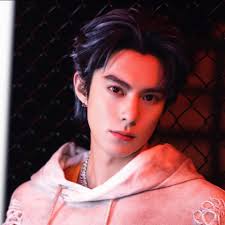 Wang Hedi's super words 2024F/W Wang He Di Image Story Plan: the second  chapter "Oriental Gentleman" Autumn is getting stronger and the breeze is  blowing the light and shadows are turning