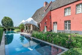 De 5 factoren die een rol spelen bij de kostprijs van zwembaden. Zwembad Van Willy Naessens Swimming Pools Zwemkanaal Concept Zwembadenplus