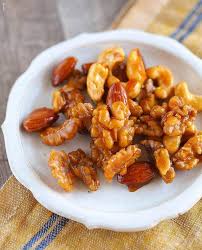 東京駅の大丸でnoixのクッキーを買ってきまし猫は食べられないけどチョコとくるみとキャラメルのとっても美味しいクッキーでした noix