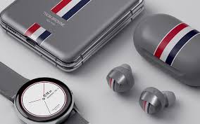 The new galaxy z flip is such a thing of beauty, that it inspires any creative mind. Galaxy Z Flip Samsung Va Lancer L Edition Speciale Thom Browne En France