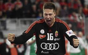 Thanks for watching for more videos like/subb/share!! Mikler Roland Regi Helyere Ul A Szegedi Oltozoben Mar Nagyon Varja A Visszaterest Delmagyar