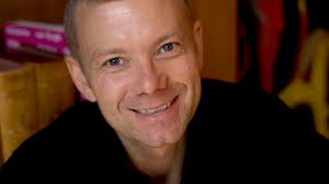 Ven hænger Casper Christensen ud