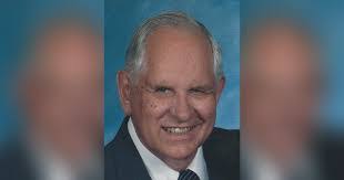 Robert Zinnecker's Instagram, Twitter & Facebook