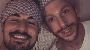 Jede woche ziehen sie eine intime fragen aus einem umschlag und beantworten diese ehrlich, emotional und natürlich mit einem schuss witz. Prince Charming Lars Und Nicolas Sind Zusammengezogen Promiflash De