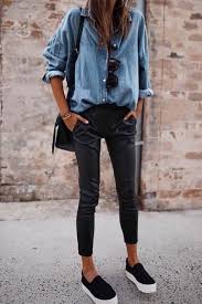 Les femmes très minces privilégient une chemise ajustée, pour réussir le mariage pull/chemise. Comment Porter Une Chemise En Jean Taaora Blog Mode Tendances Looks