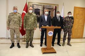 Ajanslardan alınan haberlerin yeniden yayımı ve herhangi bir ortamda basılması, ilgili ajansların bu yöndeki politikasına bağlı olarak önceden yazılı izin gerektirir. Son Dakika Haberi Gara Da Pkk Tarafindan Sehit Edilen Vatandaslarin Kimlikleri Aciklandi 13 Sehit Ntv