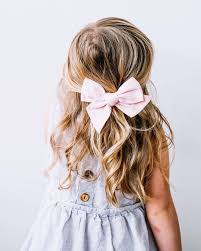 Touch device users, explore by touch or with swipe gestures. Mini Fashionista Wavy Toddler Hair With Pink Bow Follow Our Pinterest Page At Deuxpardeuxkids For More Ki Baby Girl Hair Toddler Hair Little Girl Hairstyles