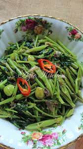 Masukkan petai dan kacau rata. Kangkung Kampung Goreng Belacan Azie Kitchen