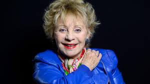 Le discours prononcé par line renaud a particulièrement ému les téléspectateurs. Mort D Annie Cordy De Line Renaud A Angele Les Hommages A L Artiste