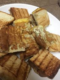 Cara memasak sardin roll atau roti sardin gulung goreng garing. Sarapan Roti Bakar Telur Sardin Cheezy