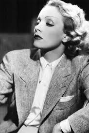 DONNA: I CAPI CHIAVE PER UN LOOK VINTAGE