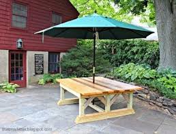 Les tables en bois sont des meubles indispensables pour équiper vos jardins, vos terrasses et tous vos espaces extérieures. Une Table De Jardin A Fabriquer Soi Meme Diy Tuin Diys Decks