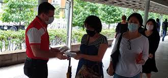 A concerned singaporean working for a better tomorrow. Psp S Brad Bowyer Distributes Masks And Flyers To Public As Part Of Campaign Effort The Online Citizen Asia