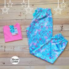 Pijamas Lenceria Femenina On Instagram Pijama De Seda Para Las Chicas Mas Top Disponible En Tienda Fisica Y Ventas Online In 2020 Tops Pants Online