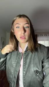 Clara Betts's Instagram, Twitter & Facebook