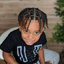 Encontre Este Pin E Muitos Outros Na Pasta Hairstyles For Men De Hairstyles For Men Nail Effect Boys Long Hairstyles Little Boy Hairstyles Boy Braids Hairstyles Black kids have thick curly hair that is not so easy to handle. boy braids hairstyles