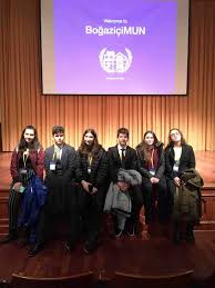 Mun Model United Nations Bir Birlesmis Milletler Simulasyonu Olup Dunya Capinda Lise Ve Universite Ogrencilerinin Kat Universite Ogrencileri Universite Okul
