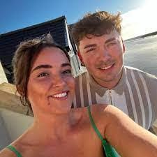 Leanne Duff's Instagram, Twitter & Facebook