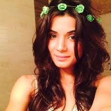 Annie Gill in new show