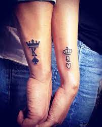 Tattoo Ideen Die Sie Mit Ihrer Liebe Tun Konnen Tattoo Ideen Tattoo Liebe Tattoo Gir Ideen Ihrer Konne Couple Tattoos Matching Tattoos Queen Tattoo