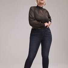 A casual event will have a relaxed atmosphere. 10 Casual Party Outfits With Jeans