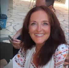 Can anyone recommend somewhere that does lash lifts and tints in Formby or  surrounding areas please? Thank you!