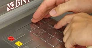 Perbedaan kartu atm atau kartu debit dengan kartu kredit. 3 Cara Mengetahui Pin Atm Bni Yang Lupa Atau Diblokir Yukampus