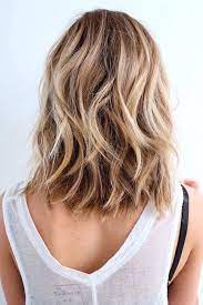 Beide frisuren liegen gerade absolut im trend und werden sogar miteinander kombiniert. 20 Modische Mittellange Frisuren Fur Den Herbst Mittleres Haar Ideen Naturlich Gewelltes Haar Frisur Dicke Haare Wellen Haare