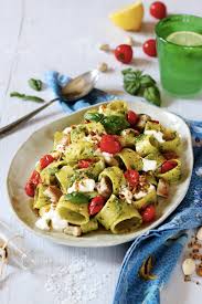 Pasta paired with burrata has grown 239% the past four years*. Calamarata Al Pesto Di Pistacchi Con Burrata Tonno E Pomodorini Arrosto 3 The Warm Street Journal