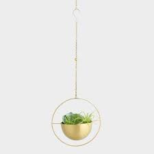 Get creative with hanging basket projects for all skill levels, plus find the best plants for your design. Pin By Debbie Koenigs On La Apt Hanging Planters Hanging Plants Indoor Metal Planters