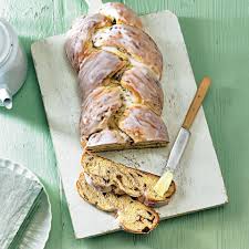 Die zeit in der sie es lieben, ostereier zu färben, osterhasen, hühner, küken und schafe zu basteln, für ostern zu backen und osterspiele zu machen. Osterkuchen Fur Alle Wir Backen Fur Ostern Brigitte De