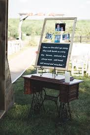10 Emotionale Wege Um Bei Der Hochzeit Den Verstorbenen Zu Gedenken Hochzeit Silberhochzeit Deko Hochzeit Tischdekorartion