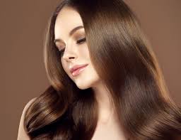 Tolle Perücken in natürlich braunen Tönen.