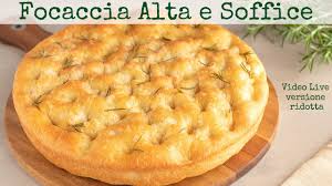 Una versione di focaccia simile a quella di recco si può realizzare con questa ricetta più veloce che prevede l'utilizzo di un ingrediente sardo. Focaccia Alta E Soffice Ricetta Facile Video Live Versione Corta Youtube