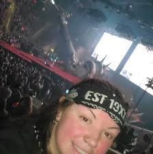 Attending mgk concert alone in big arena