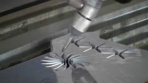 فيديو الماء يخرق المعدن