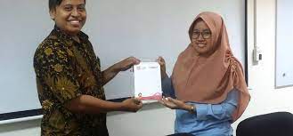 Terakhir, biasanya adalah mengucapkan kalimat untuk menutup perkenalan. Perhatikan 5 Hal Ini Saat Menyusun Kalimat Dalam Bahasa Jepang