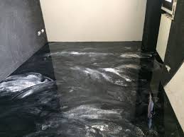 Resina pareti bagno costi impressionante piastrelle bagno moderno. Pavimenti In Resina Milano Liso Contattaci Prezzi Onesti