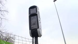 Het luchtalarm is een geluidssignaal om de bevolking tegen gevaar te waarschuwen. Superflitspaal Rukt Op In Belgie Topgear Nederland
