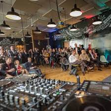 Im team von accenture steigern wir die unternehmerische leistungsfähigkeit unserer kunden und weisen ihnen den weg ins digitale zeitalter. Accenture Deutschland Als Arbeitgeber Gehalt Karriere Benefits Kununu